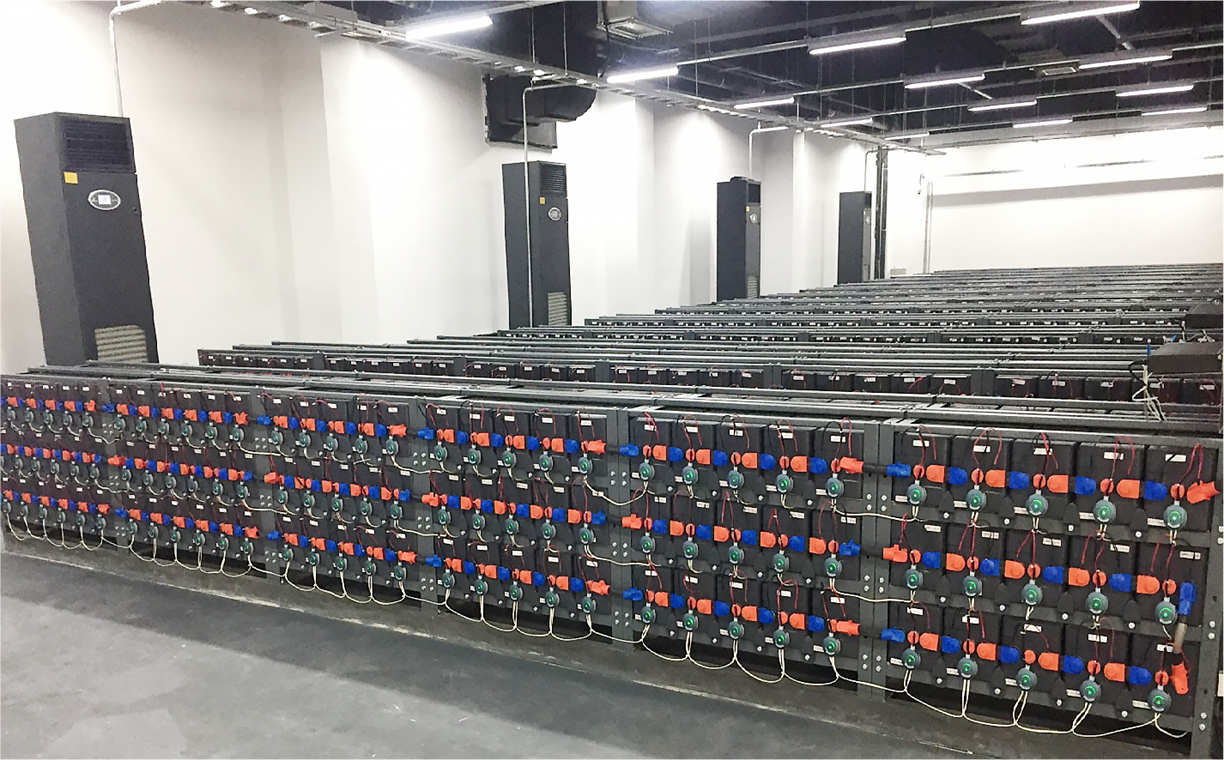 What Maintenance Is Required for The UPS Battery Quel entretien est requis pour la batterie UPS