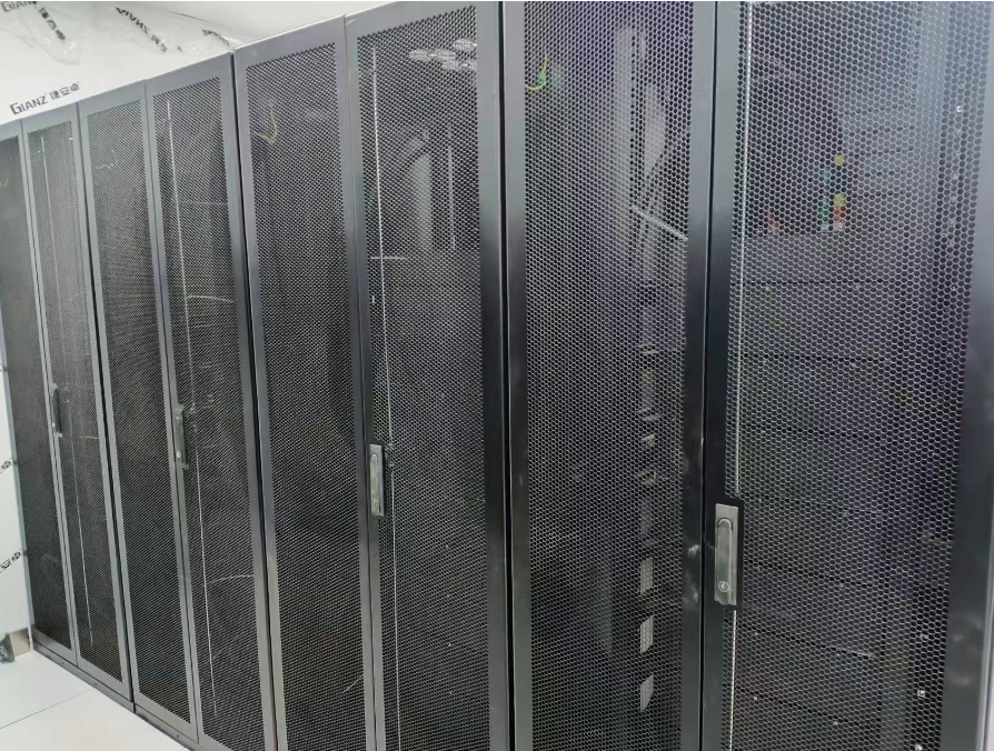 Application de cluster de batteries au lithium-ion de secours d'alimentation UPS 409,6 V 512 V Application de cluster de batteries au 