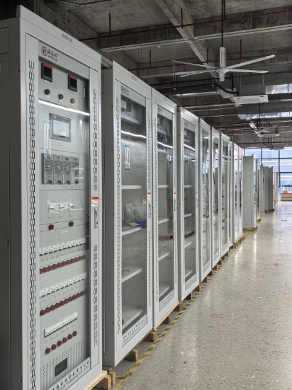 Application de cluster de batteries au lithium-ion de secours d'alimentation CC 115,2 V 230,4 V22