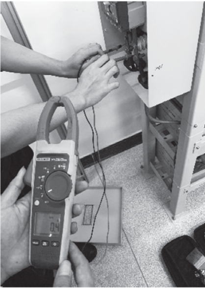 Pince multim&egrave;tre environ 0,4 V